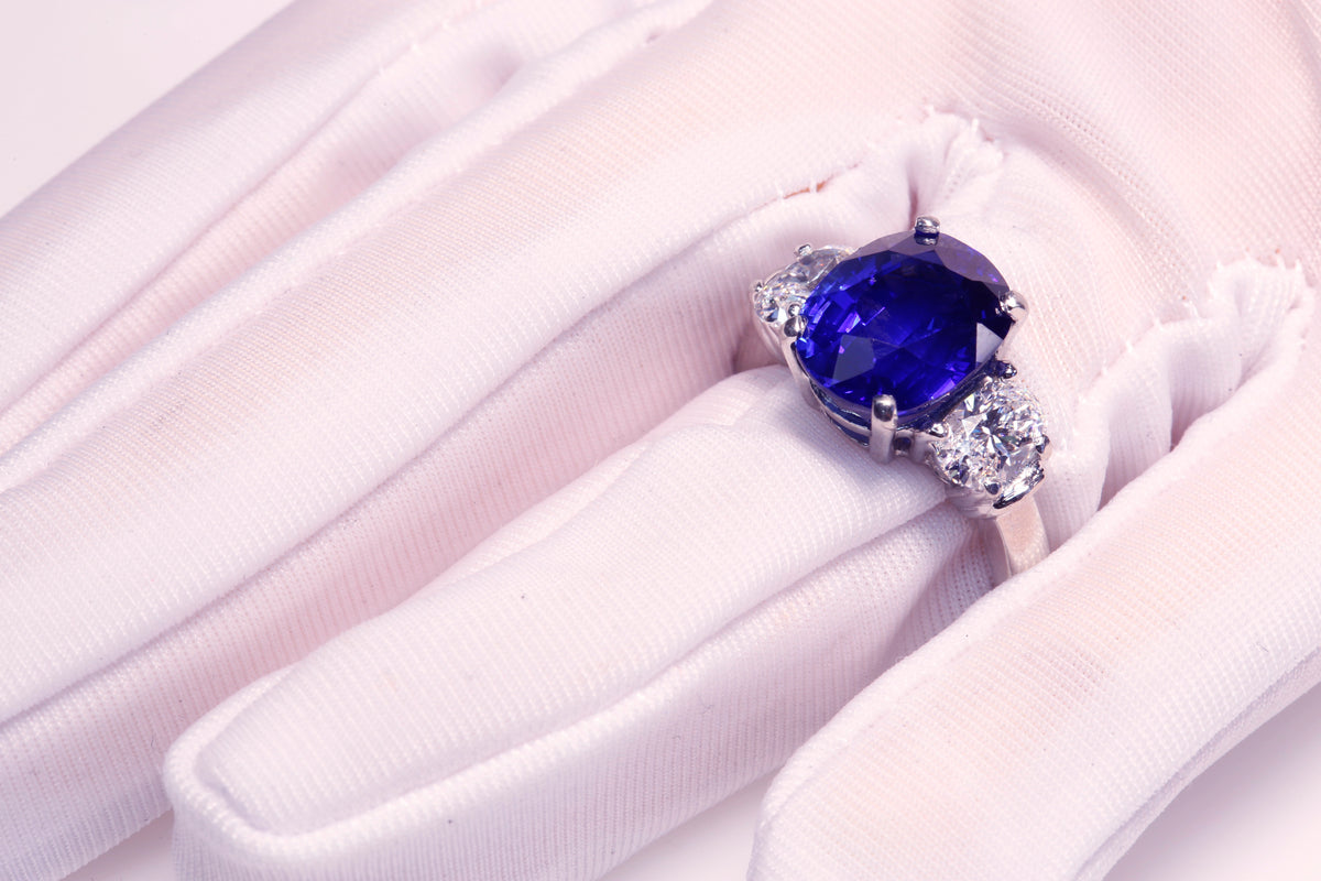 Large Ceylon Sapphire GIA with 1.34 Carat tw Diamonds in Platinum Ring